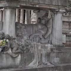 Diákoknak tartanak rendhagyó történelem órákat a Fiumei Úti Sírkertben