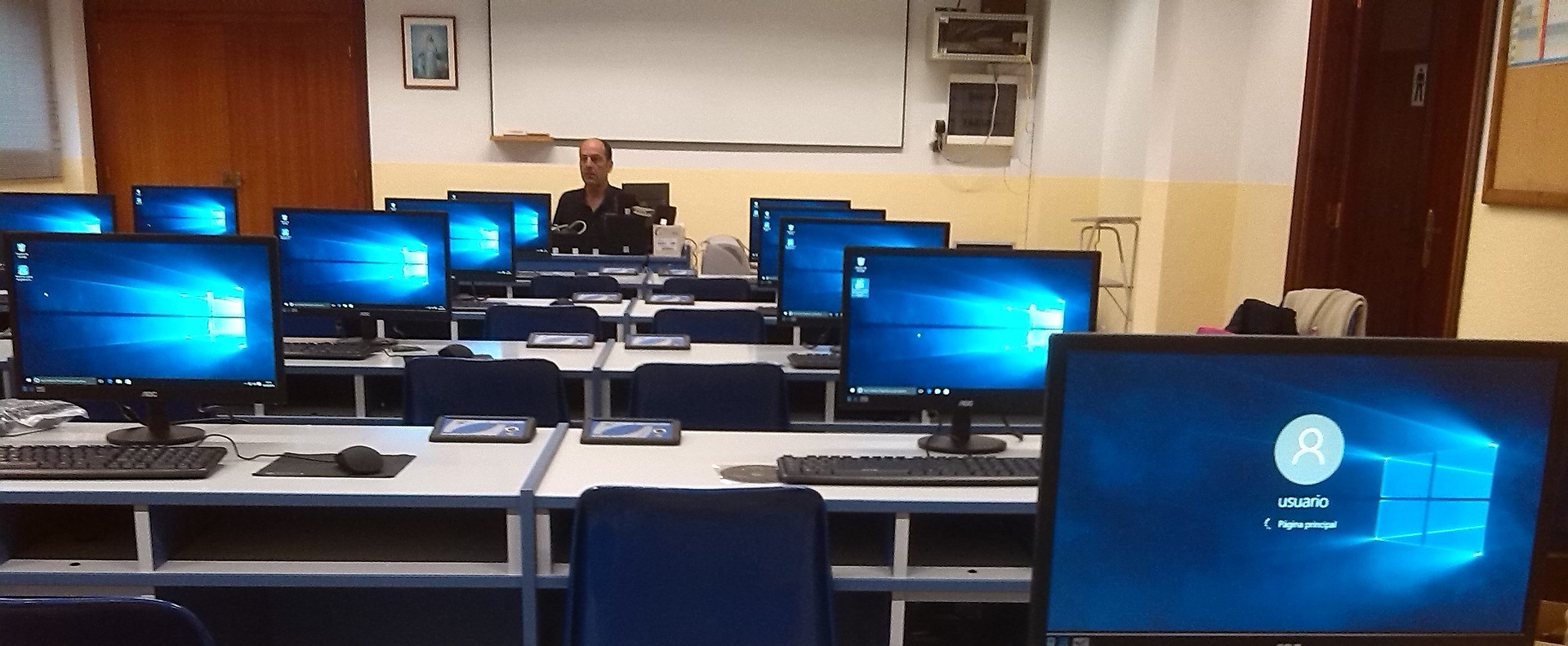 NetAcademia: ingyenessé válik mintegy 300 online informatikai tanfolyam tanároknak
