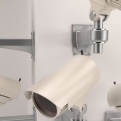 Arcfelismerő figyeli a kínai diákok viselkedését