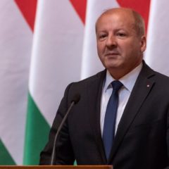 Jön a hazafias nevelés az iskolákban – kinevezték a kormánybiztost